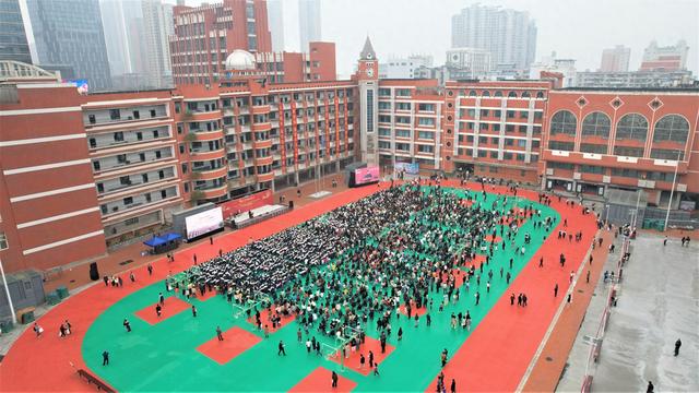 武汉二中举办校园开放日, 近3000人探校, 学生最关注“全面发展”