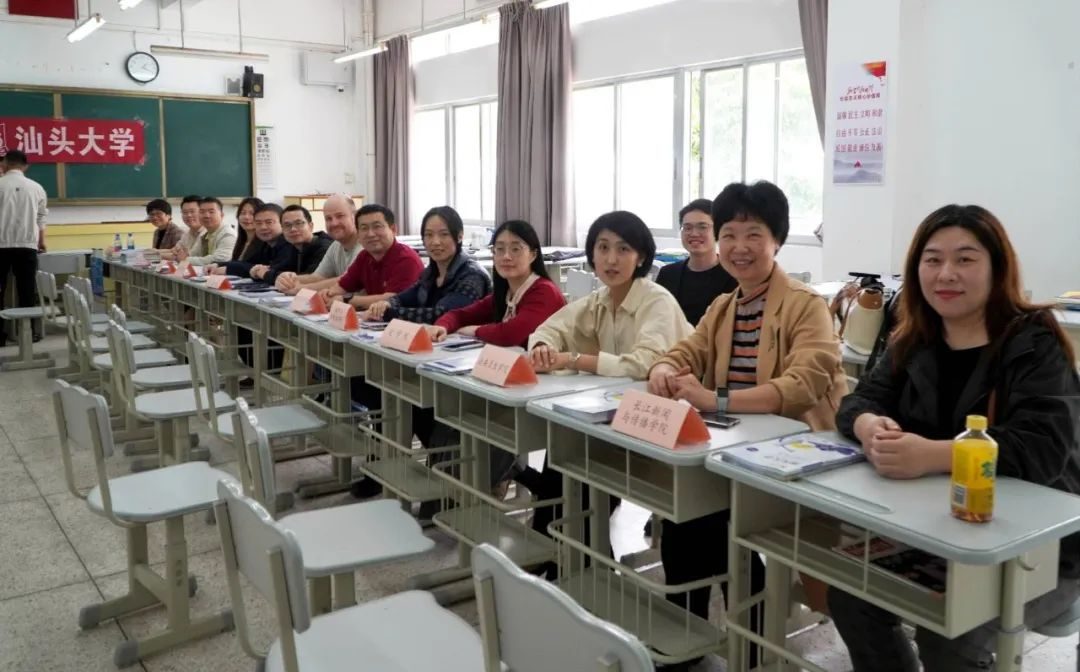 汕头大学赴汕头市金山中学开展招生咨询活动