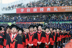 拥抱变革, 迎接挑战: 上海交通大学3300余名研究生毕业