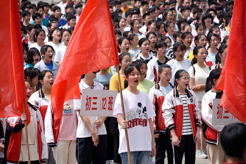 初中不偏科, 先学好数学和英语, 这样肯定有
可以上