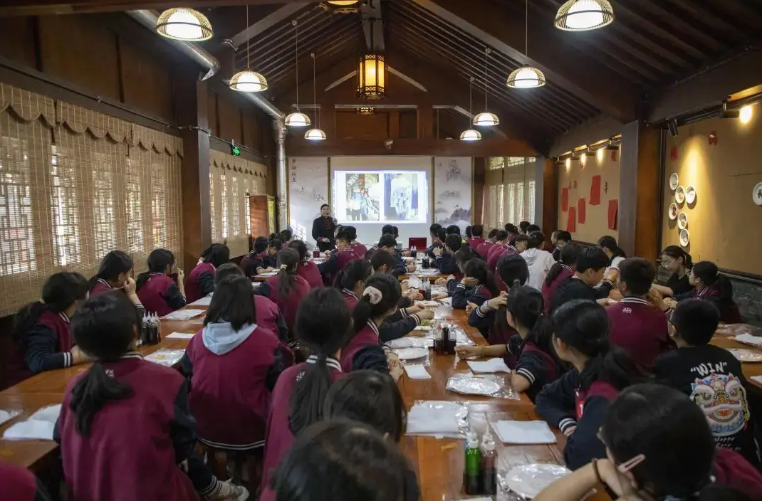 中小学法治研学基地: 法治素养提升的新航标!