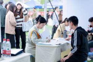 川北医学院双选会: 350余家单位提供11000多个岗位