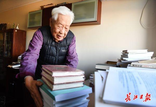 曾因状告知网被下架, 92岁教授赵德馨论文重上知网