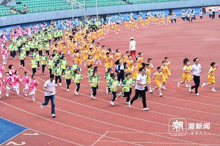 春天里, 校长和少年一同奔跑