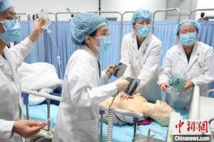 南京医学生“生死时速”比拼救人真功夫
