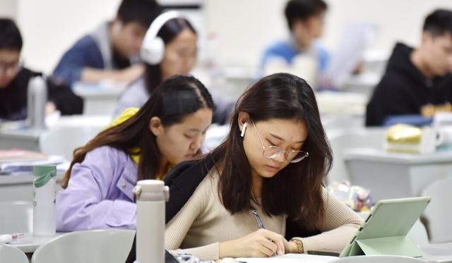 张雪峰“建议避开”的15所考研院校, 25年学子要注意, 原因复杂