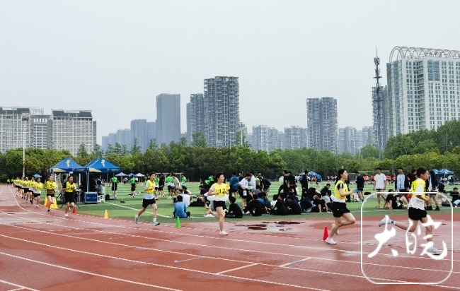 合肥全市中考报名人数8.92万 记者直击考试现场: 跳绳、坐位体前屈较热门