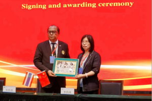 山东电院参加“一带一路”中泰国际教育峰会签约“班·墨学院”