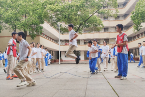 衡阳市第三中学举行“绳绳舞动展英姿”跳绳比赛