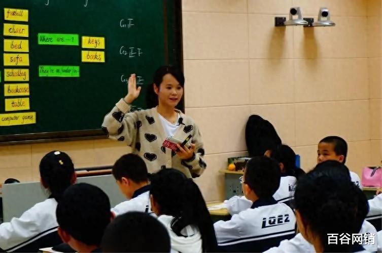 教师全面放弃体罚佛系教学, 打手心也会被停课