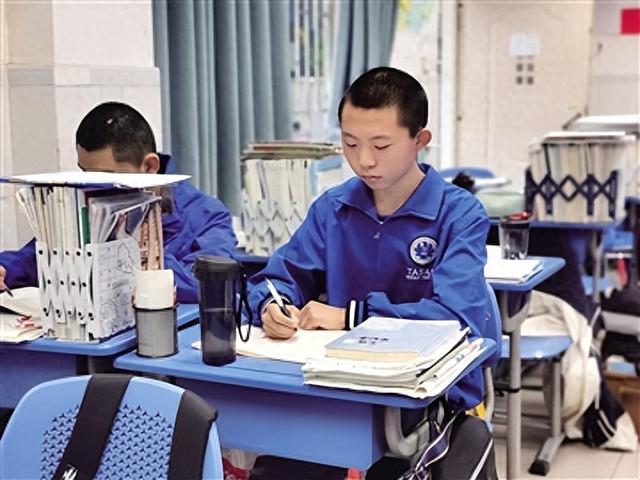 河南省实验中学学生李梓垚写四字短句作文获全国一等奖