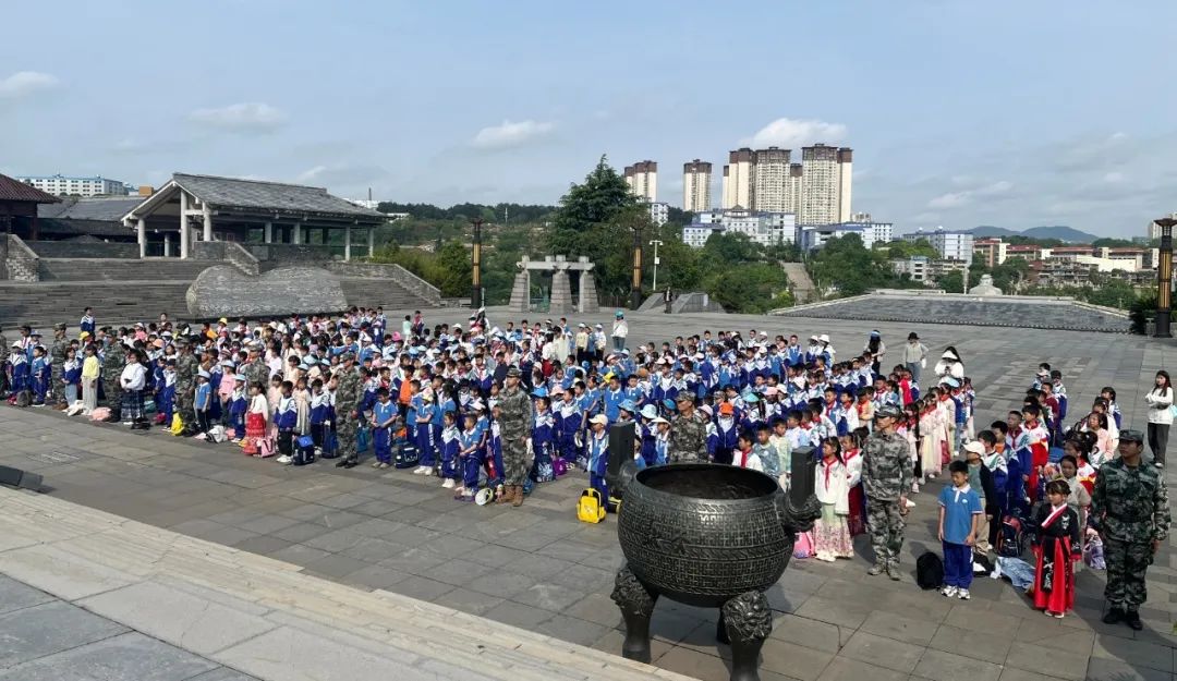 趁着春风放纸鸢! 来看花溪这所小学的有趣研学!