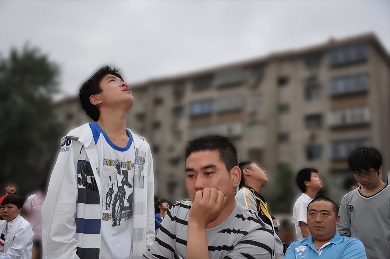 95年上初一, 局长儿子和首富公子是同班同学, 对我的态度天壤之别