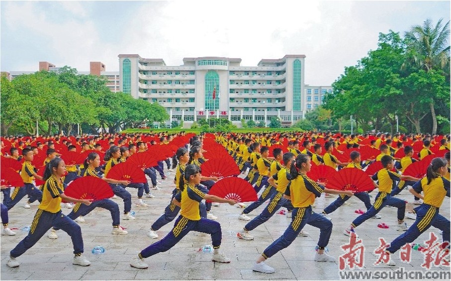 “花式”大课间 校园“燃”起来