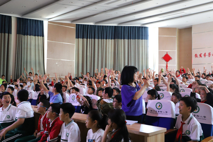 2000多名学生欣赏《科学大作战》, 跟着演出一起探险