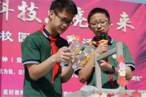 湖北武汉: 校园科技节点燃学生创新火花