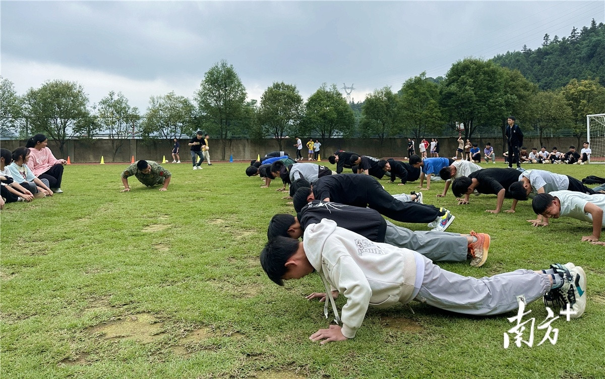 少年强则国强|连山福堂引导学生增强国防观念