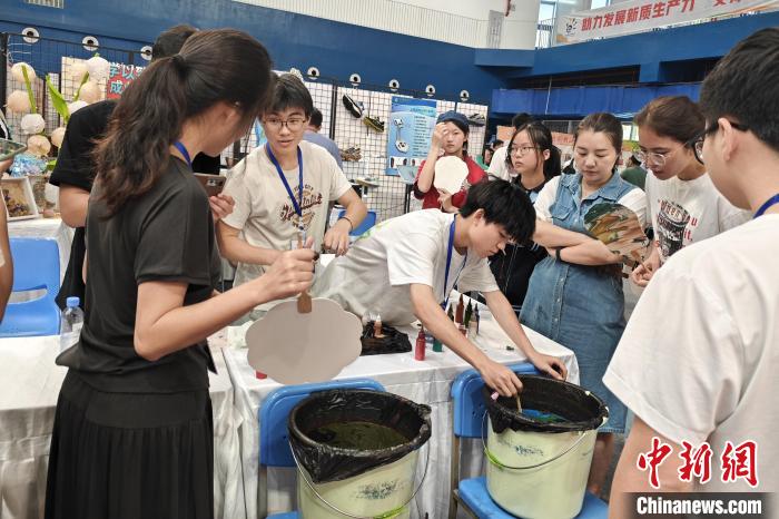 福建省职业教育活动周启动 学子各展才艺