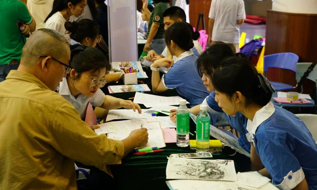 这所中职开放日“以茶会友”