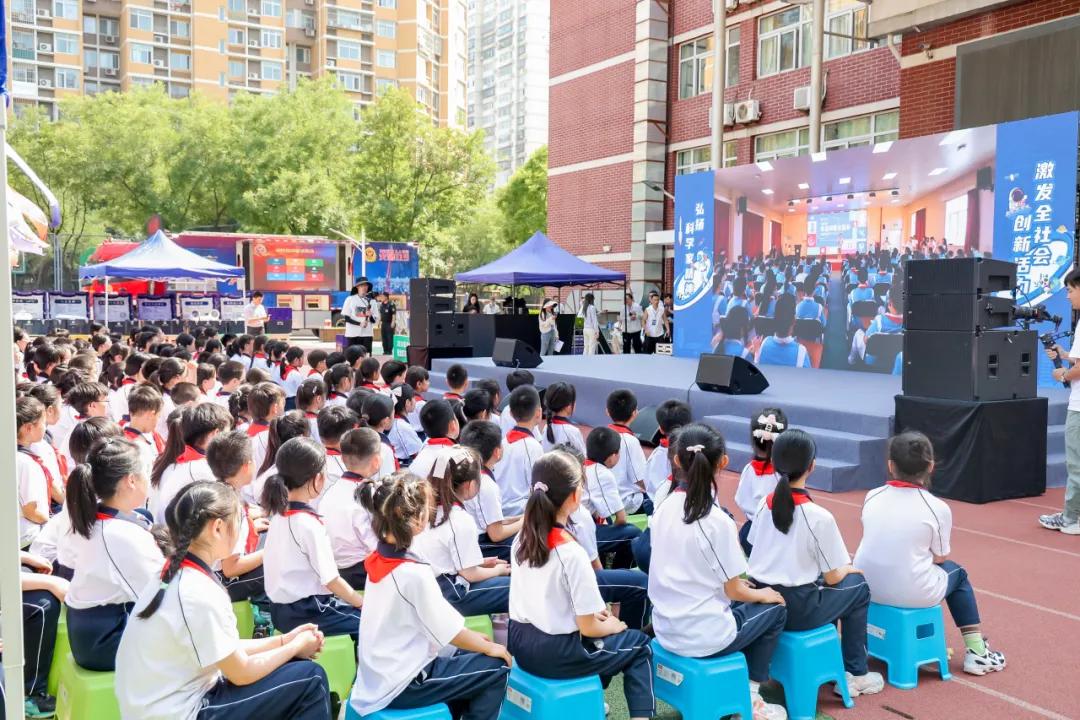 科学之光 照亮童心——丰台科普大篷车“驶进”北京市丰台区太平桥学校