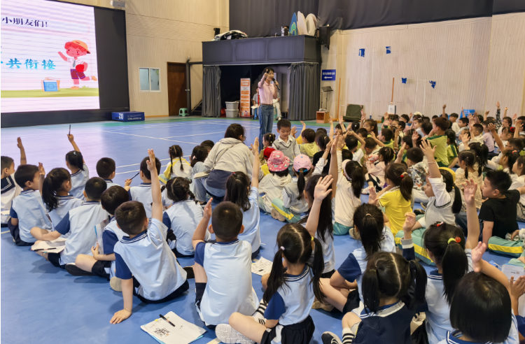 说千遍不如走一遍 这趟小学行有孩子说“数学课太好玩了”