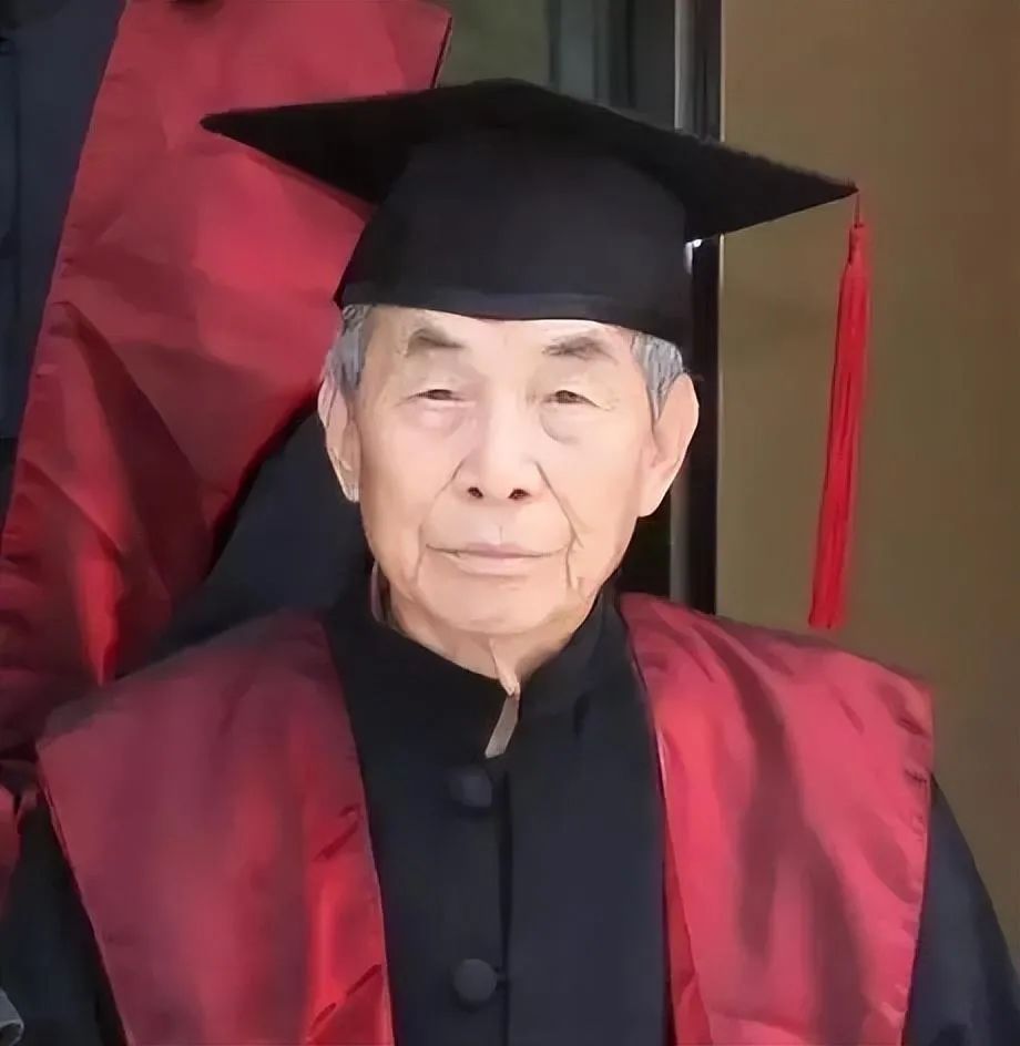 山东老人87岁高考, 98岁硕士, 105岁博士, 他的一生堪称传奇