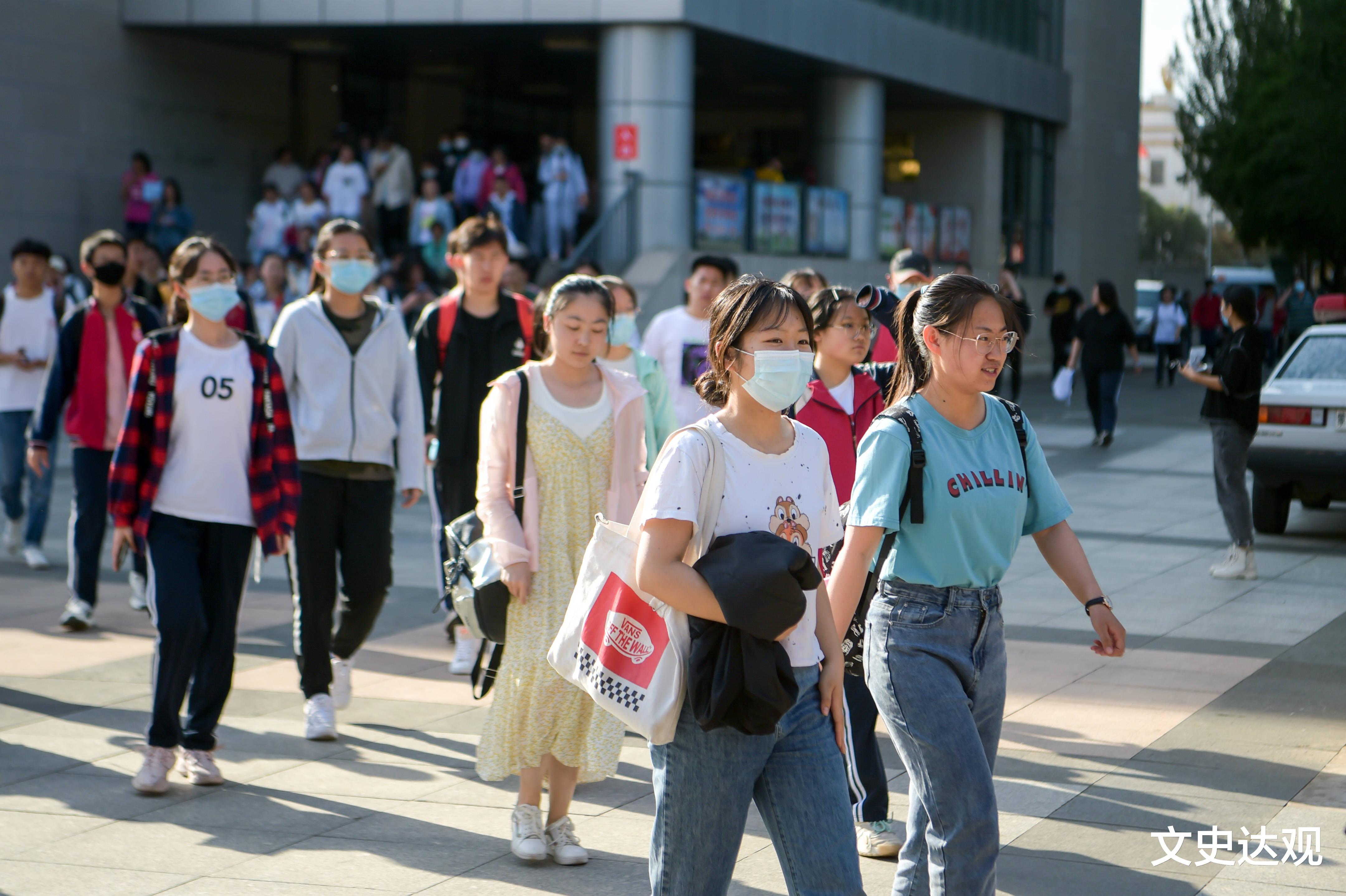 2024年“高考作文题目”出炉, 直指社会痛点, 这届命题老师走心了