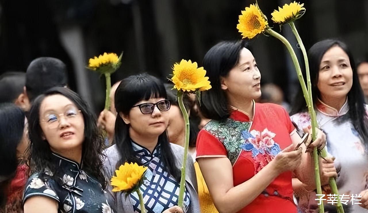 全国考生被父母捧手心, 河南一考生出来没饭吃, 家里只有一个表叔