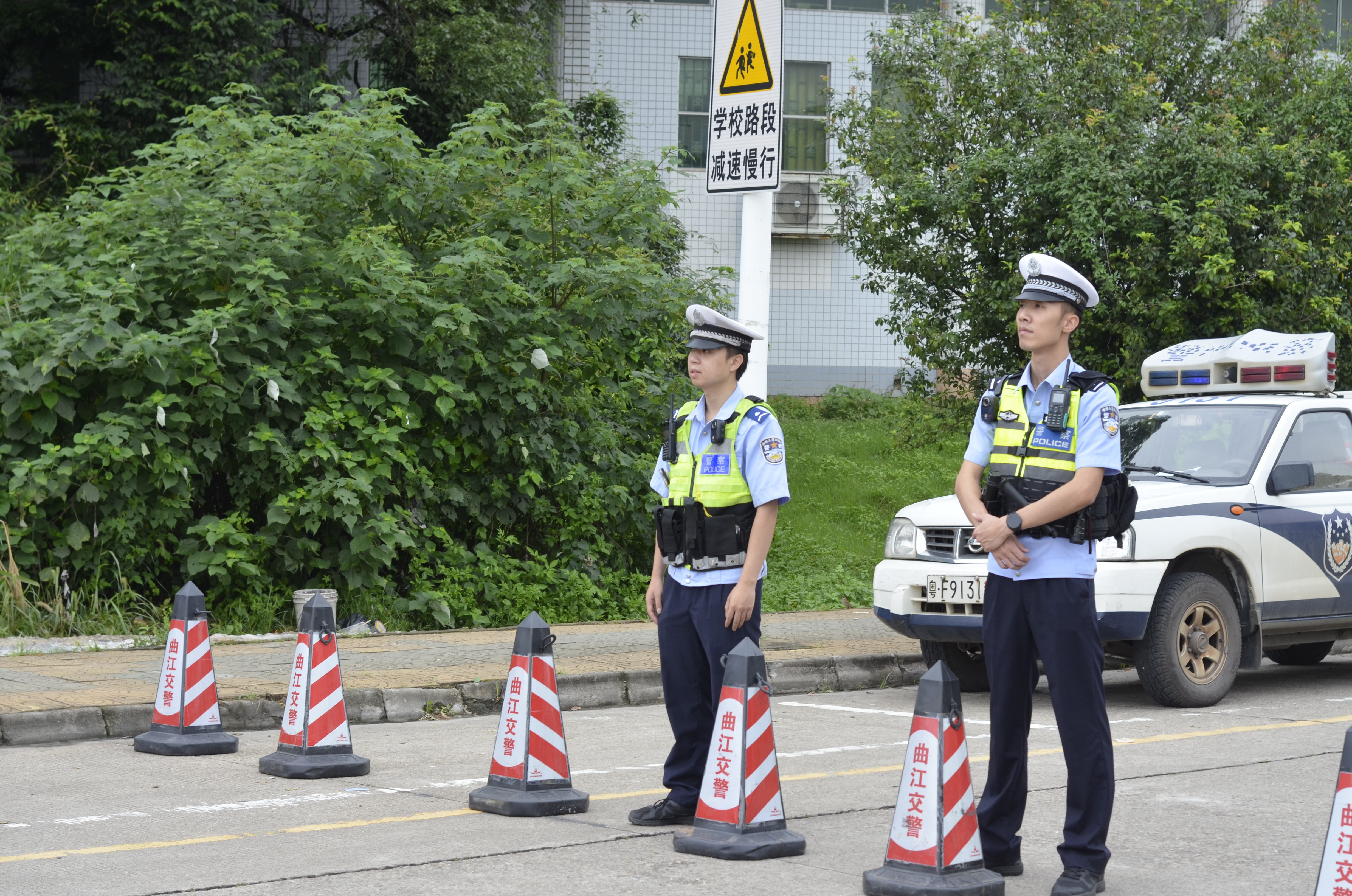 毕业9年再到考场, 韶关曲江民警重回母校护航高考