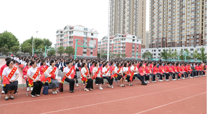 山东省莱阳卫生学校举行首届班主任节暨学生工作总结表彰大会