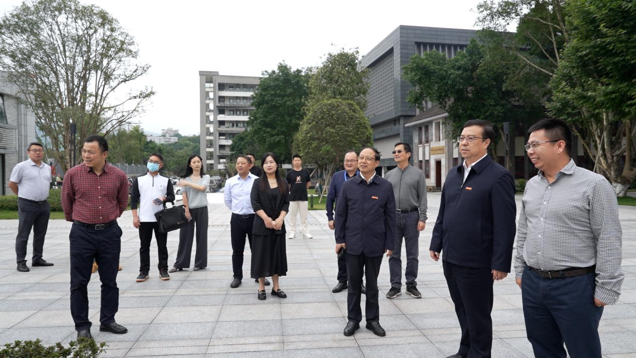 高考倒计时2天! 西南大学校长王进军一行看望慰问初三、高三师生